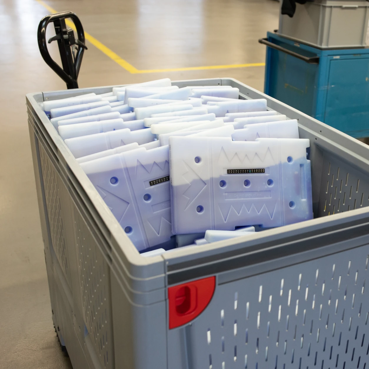 swiss worldcargo celsius passive shipments being prepared with cooling elements for ULD