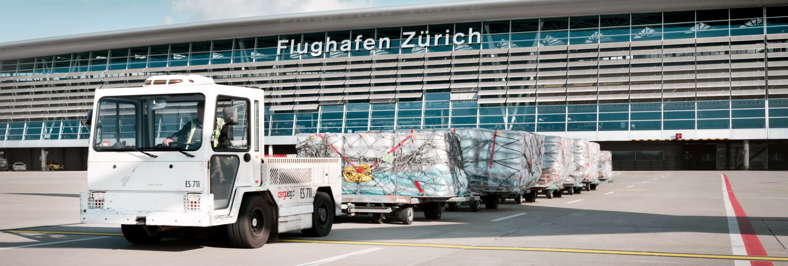 Guided Zurich Hub tour showcasing SWISS WorldCargo air cargo handling operations